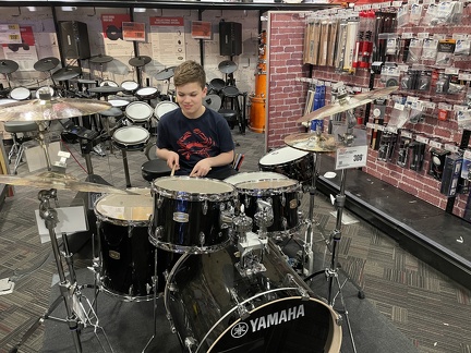 Guitar Center Palm Springs3